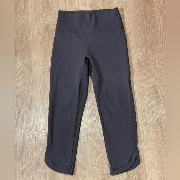 Lululemon Revitalize Crop 21” EUC Color Blue Tied Size 6 - Picture 9 of 13